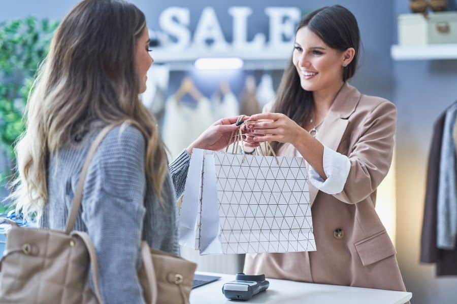 Comprando tienda de ropa